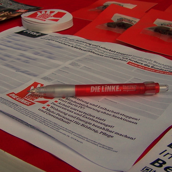 LINKE.-Kugelschreiber auf Eintrittserklärung liegend - Foto: M: Müller